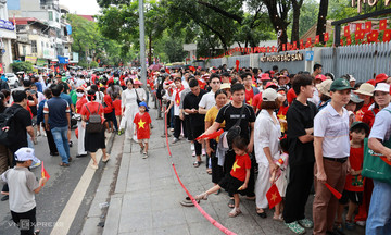 Tens of thousands visit Ho Chi Minh Mausoleum