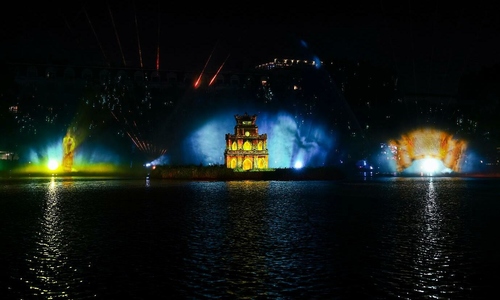 3D mapping show illuminates Hoan Kiem lake