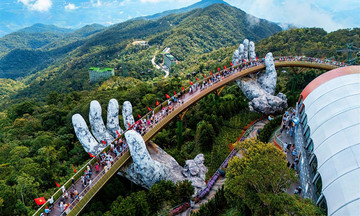Thousands flock to Ba Na Hills for National Day