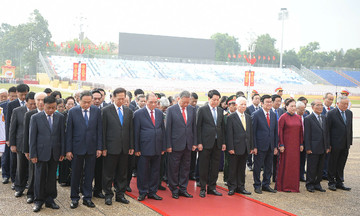 Party, state leaders pay respects to president Ho Chi Minh