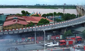 Vinh Tuy bridge restricts trucks after parking lot fire