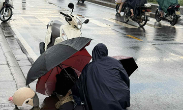 Woman killed by suspected lightning strike in Hanoi