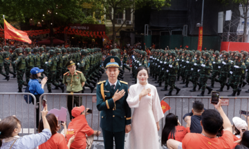 Couple's 15-hour wait for National Day parade wedding photos