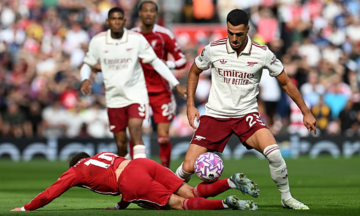 Manchester United legend criticizes Arsenal's playing style