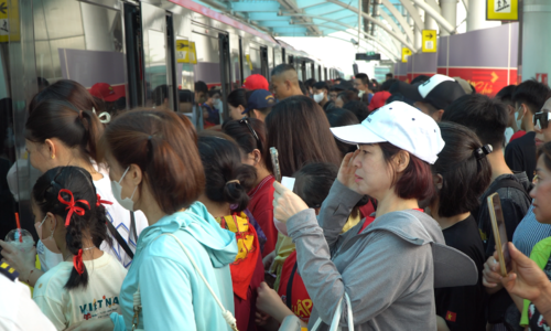 Metro lines packed with parade-goers