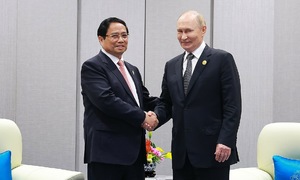 Prime minister Pham Minh Chinh meets with president Putin