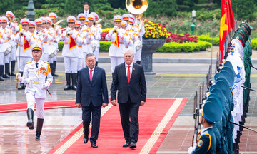 Party general secretary To Lam hosts Cuban president