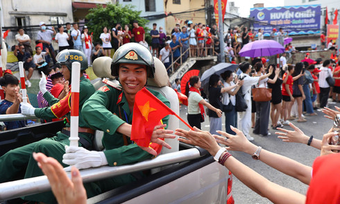 Hanoi tourism booms during National Day holiday, while other provinces suffer losses due to storms