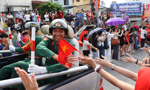 Hanoi tourism booms during National Day holiday, while other provinces suffer losses due to storms