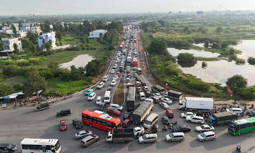 Residents flock back to Ho Chi Minh City after National Day holiday