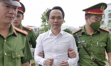 Hanoi court works through holidays to repay ROS shareholders