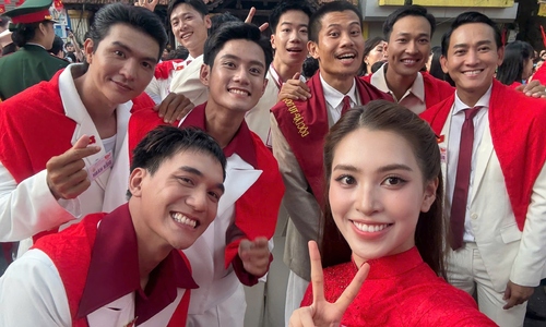Miss Vietnam Tieu Vy joins 'Mua do' actors in patriotic song