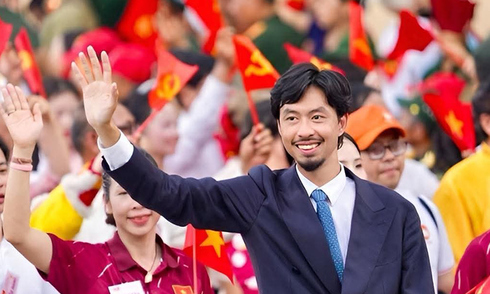 80 artists march in national day parade