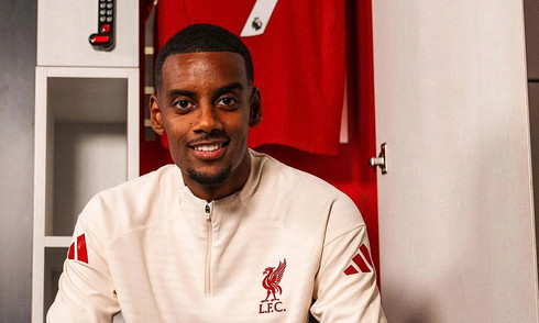 Premier league smashes transfer record