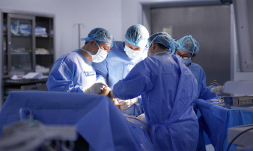 War veteran, 73, receives knee replacement surgery