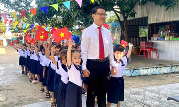 Ho Chi Minh City schools decline opening ceremony flowers