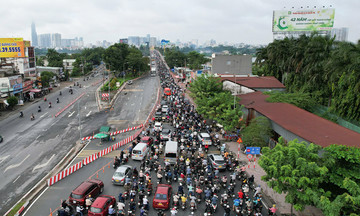 Traffic jam stretches 3 km at eastern gateway to Ho Chi Minh City