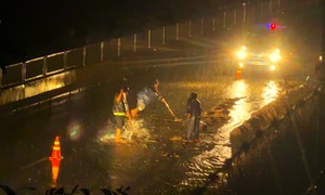 Sand inundates Vinh Hao - Phan Thiet expressway