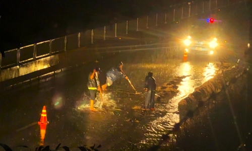 Sand inundates Vinh Hao - Phan Thiet expressway