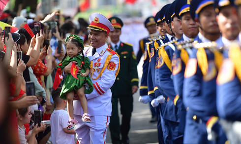 Vietnamese military's parade performance hailed as a resounding success