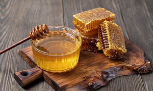 Is drinking honey with hot water harmful?