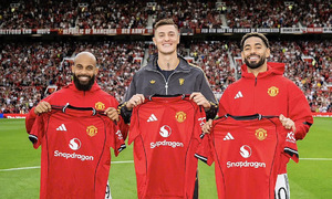 Man Utd leads premier league spending spree but trophy drought continues