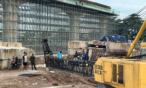 Crane collapse at Ho Chi Minh City ring road 3 construction site