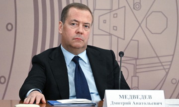 Medvedev suggests seizing British royal family's assets