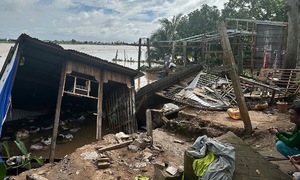 Landslide sweeps away homes along Hau river