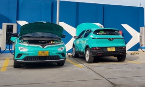 Opening the hood to 'cool the engine or battery': More harm than good
