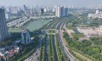 Trucks may be banned from Thang Long boulevard's inner lane