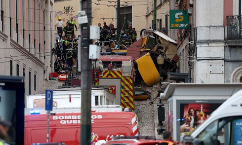 Tram derailment in Lisbon kills at least 15