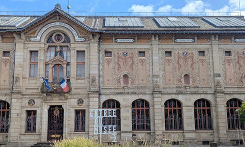 Thieves steal $11 million worth of porcelain from French museum