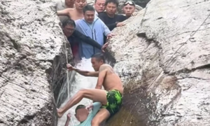 Tourists form human shield to rescue boy trapped in raging waters