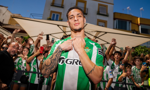 Antony rejects Bayern to honor Betis promise