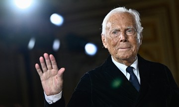 Designer Armani dies