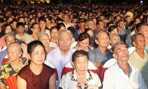 Over 5,000 viewers watch 'Mua do' at Quang Tri citadel