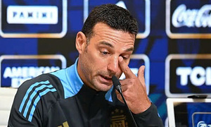 Scaloni tears up remembering Messi