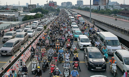 Severe congestion plagues eastern gateway to Ho Chi Minh City
