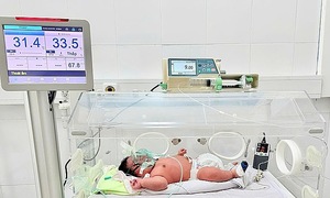 Baby boy born weighing 6.2 kg