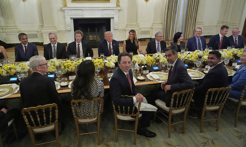 Trump dines with top US tech CEOs