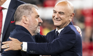 Tottenham chairman resigns after 25 years