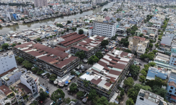 Ho Chi Minh City orders evacuation of 450 households from severely dilapidated apartment building