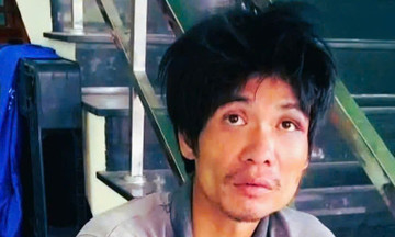 Police officer stabbed while apprehending knife-wielding man