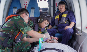 Fisherman in a coma after 40-meter dive in Truong Sa
