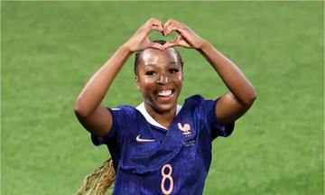 Women's soccer transfer record shattered