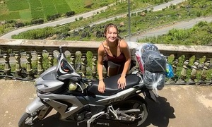 South Korean tourist surprised by lunch invitation from Hoi An shop owner