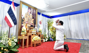 New Thai prime minister bows before king's portrait upon taking office