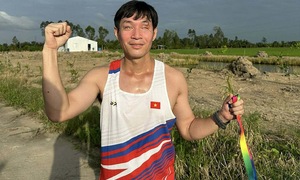 From bomb accident blindness to inspirational runner
