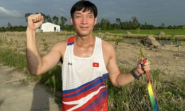 From bomb accident blindness to inspirational runner